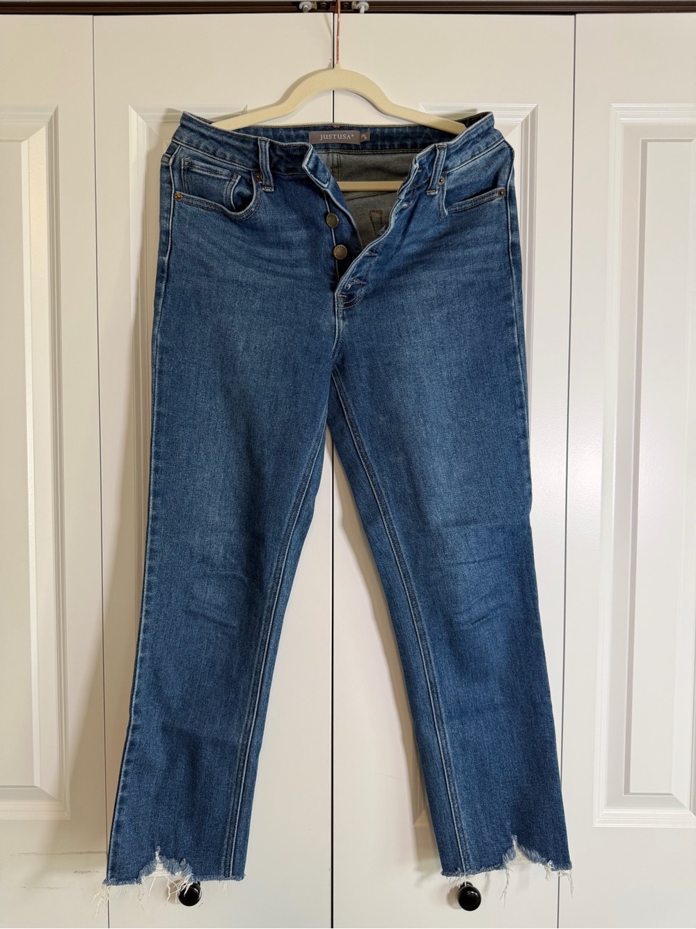Just USA Raw Hem Cropped Jeans in Medium Blue